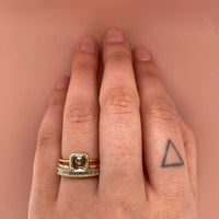 half-baquette-diamond-stackable-wedding-band,baguette-milgrain-halw-way-diamond-band