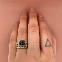 round-halo-band,sapphire-lucy-band