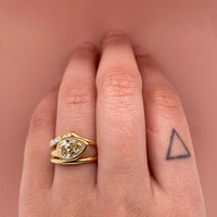 lou-band-asymmetrical-v-shape-diamond-band