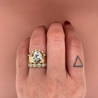 reeve-band-diamond-contour-band-curved-with-negative-space,round-halo-band