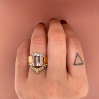 baguette-round-diamond-large-contour-band