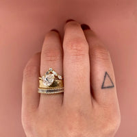 yana-band,jennings-band-baguette-diamond-shared-prong