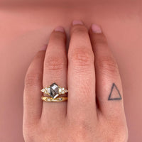 maizi-band-knife-edge-eternity-baguete-diamond-band