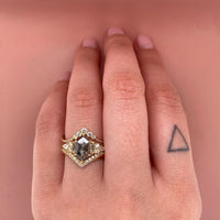 v-shaped-contour-diamond-band,valeria-band-v-shape-diamond-band-ribbon-like-effect