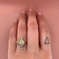 kiyomi-band,esme-band-v-shape-band-with-three-si-diamonds