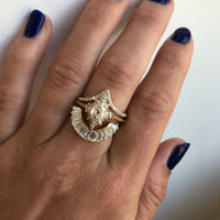 avida-band-v-shaped-diamond-band,tapered-baguette-contour-nesting-band