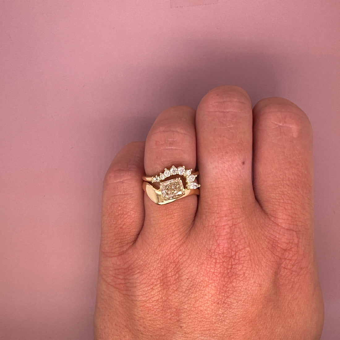 wave-like-contour-diamond-nesting-band
