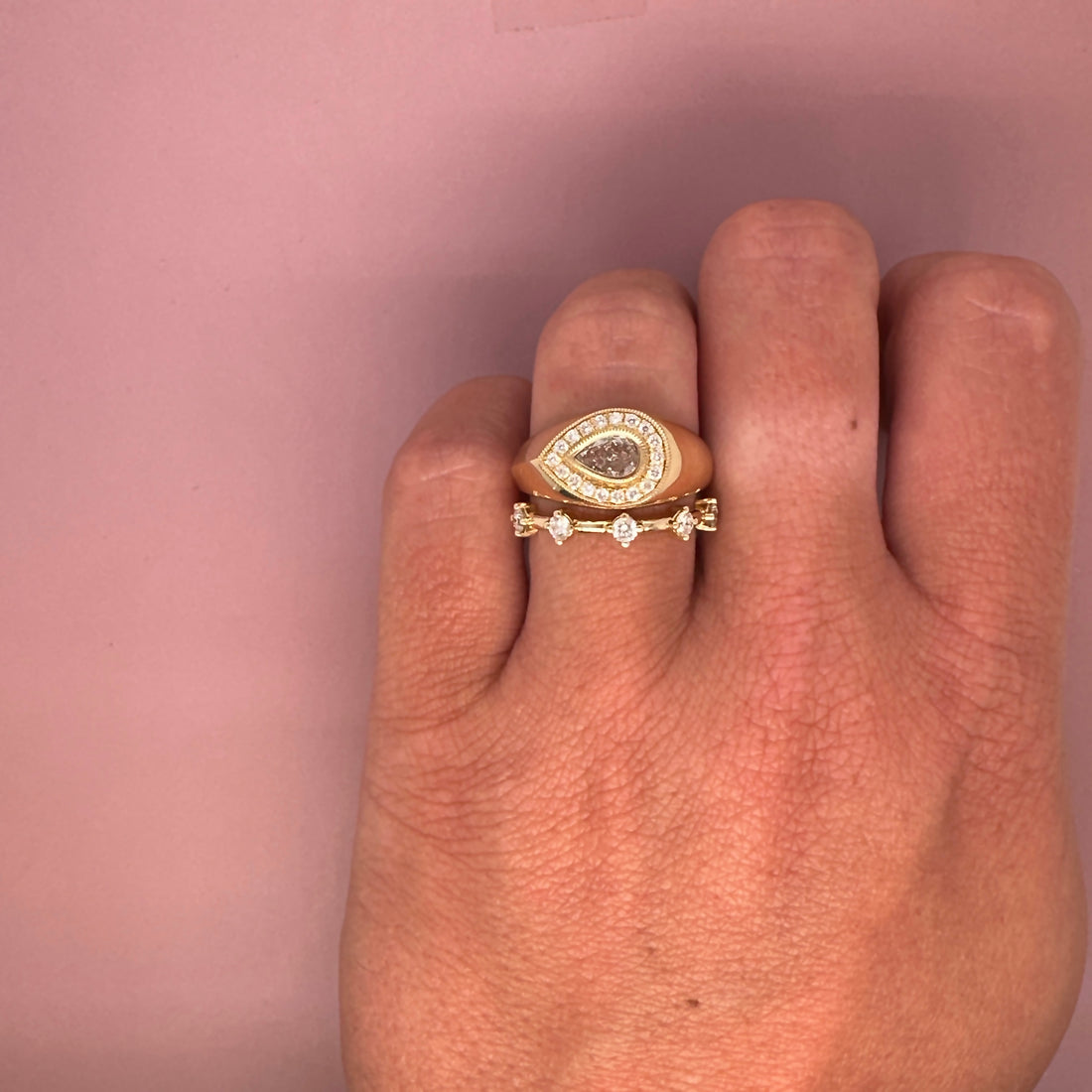noemi-band-wedding-diamonds-gold